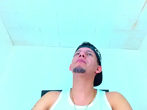 Snapshot of kevin__fox_ chatting on 10.17.25 kevin fox online show from 10.17.25