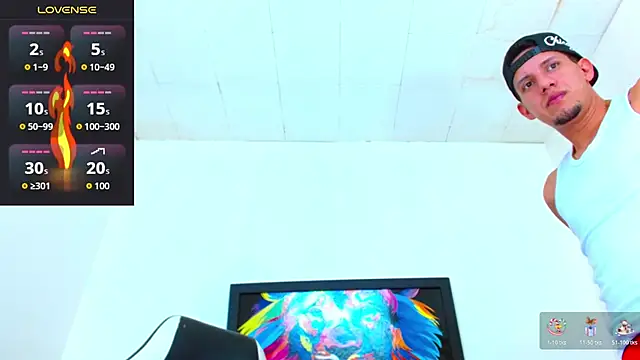 Snapshot of kevin__fox_ chatting on 10.20.25 kevin fox online show from 10.20.25