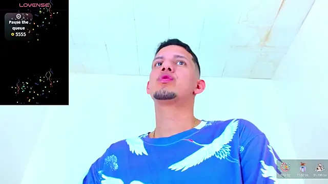 Snapshot of kevin__fox_ chatting on 10.21.25 kevin fox online show from 10.21.25