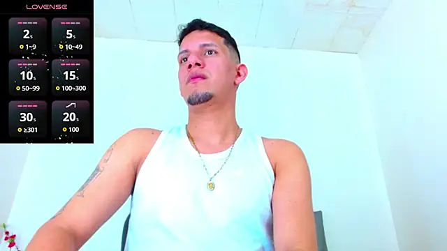 Snapshot of kevin__fox_ chatting on 10.22.25 kevin fox online show from 10.22.25