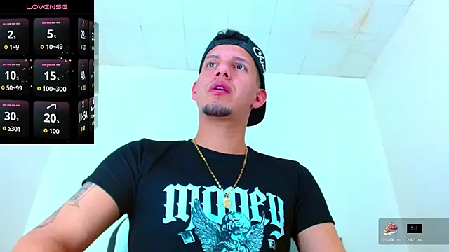 Snapshot of kevin__fox_ chatting on 10.24.25 kevin fox online show from 10.24.25