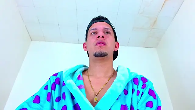 Snapshot of kevin__fox_ chatting on 10.27.25 kevin fox online show from 10.27.25