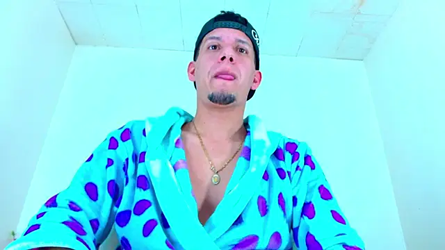 Snapshot of kevin__fox_ chatting on 10.28.25 kevin fox online show from 10.28.25