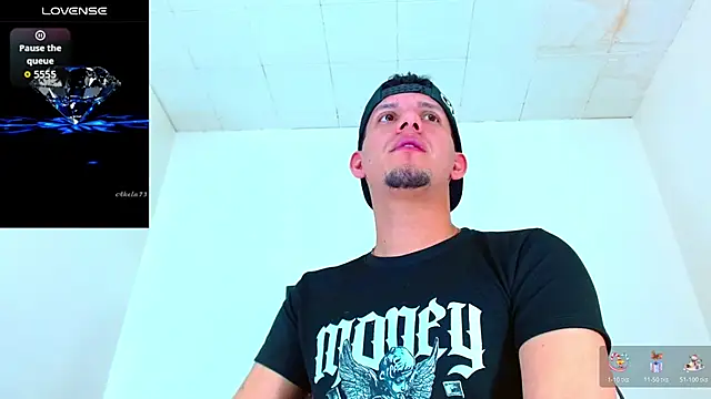 Snapshot of kevin__fox_ chatting on 10.30.25 kevin fox online show from 10.30.25