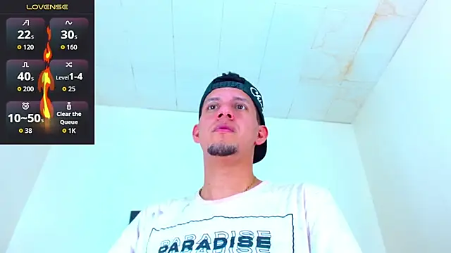 Snapshot of kevin__fox_ chatting on 11.01.25 kevin fox online show from 11.01.25