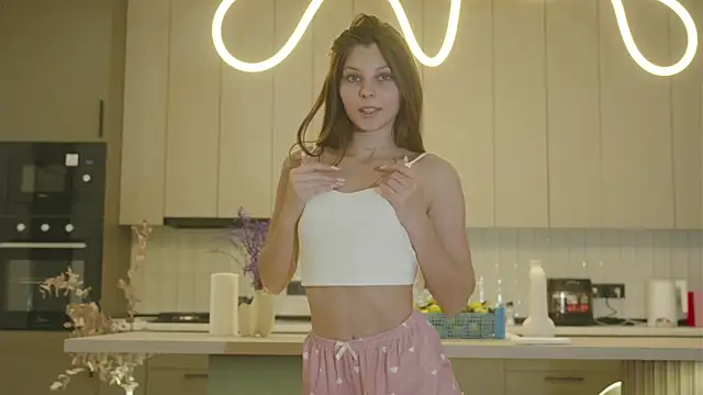 Snapshot of whisper_of_love chatting on 10.27.25 whisper of love online show from 10.27.25