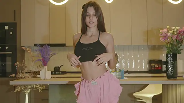 Snapshot of whisper_of_love chatting on 11.04.25 whisper of love online show from 11.04.25