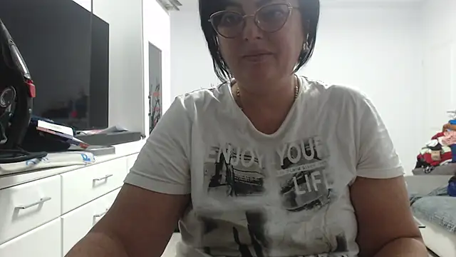 Amandamuller1982 online show from 10.27.25