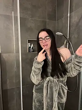 AdelinaAlia online show from 11.18.25