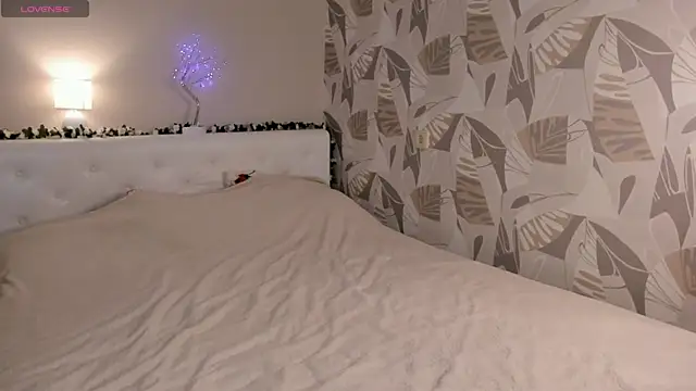 Snapshot of ViolaBloom22 chatting on 01.02.25 ViolaBloom22 online show from 01.02.25