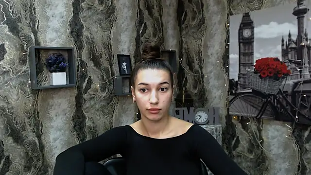 Snapshot of KarolinaRosse_ chatting on 12.20.24 KarolinaRosse online show from 12.20.24