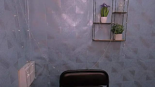 Snapshot of KarolinaRosse_ chatting on 12.23.24 KarolinaRosse online show from 12.23.24