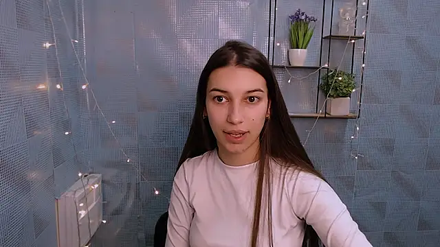 Snapshot of KarolinaRosse_ chatting on 12.23.24 KarolinaRosse online show from 12.23.24