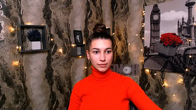 Snapshot of KarolinaRosse_ chatting on 12.25.24 KarolinaRosse online show from 12.25.24