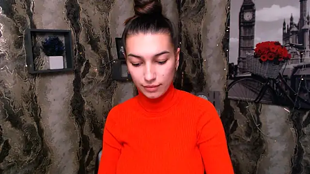 Snapshot of KarolinaRosse_ chatting on 12.25.24 KarolinaRosse online show from 12.25.24