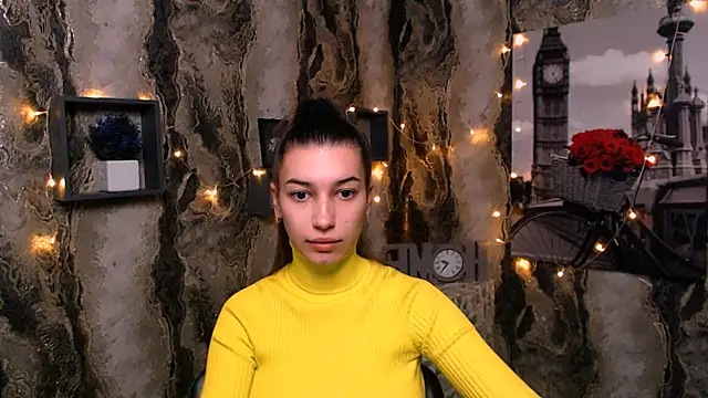 Snapshot of KarolinaRosse_ chatting on 12.25.24 KarolinaRosse online show from 12.25.24