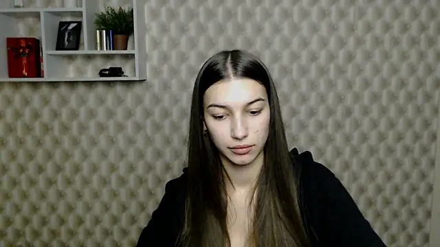Snapshot of KarolinaRosse_ chatting on 12.28.24 KarolinaRosse online show from 12.28.24
