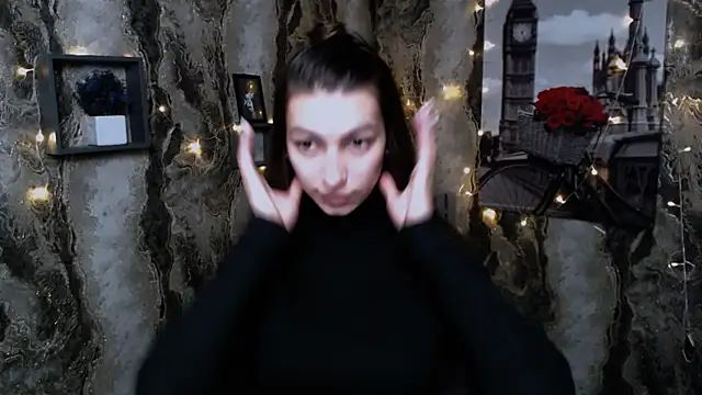 Snapshot of KarolinaRosse_ chatting on 12.29.24 KarolinaRosse online show from 12.29.24