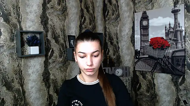 Snapshot of KarolinaRosse_ chatting on 12.30.24 KarolinaRosse online show from 12.30.24