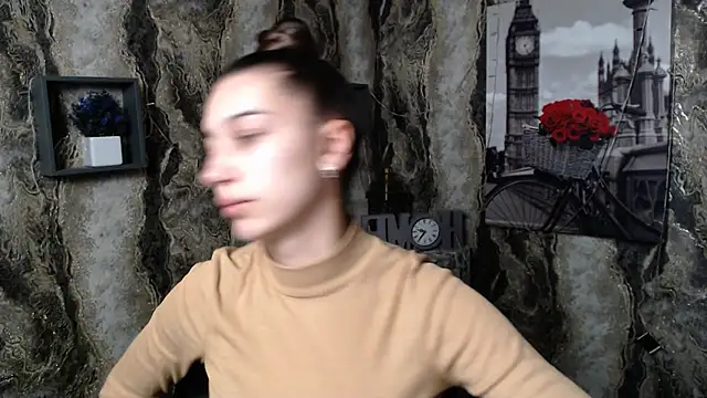 Snapshot of KarolinaRosse_ chatting on 12.31.24 KarolinaRosse online show from 12.31.24