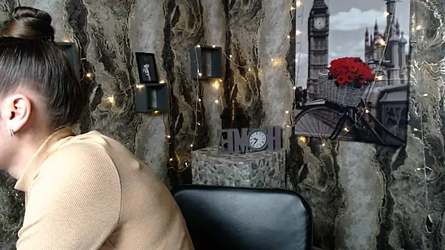 Snapshot of KarolinaRosse_ chatting on 12.31.24 KarolinaRosse online show from 12.31.24