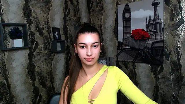 Snapshot of KarolinaRosse_ chatting on 01.04.25 KarolinaRosse online show from 01.04.25