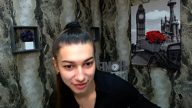 Snapshot of KarolinaRosse_ chatting on 01.08.25 KarolinaRosse online show from 01.08.25