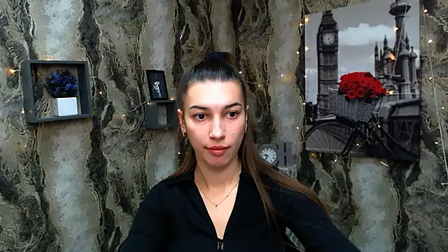Snapshot of KarolinaRosse_ chatting on 01.08.25 KarolinaRosse online show from 01.08.25