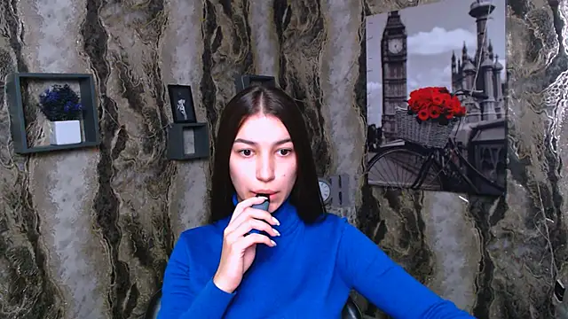Snapshot of KarolinaRosse_ chatting on 01.10.25 KarolinaRosse online show from 01.10.25