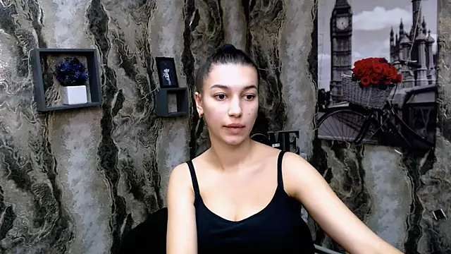Snapshot of KarolinaRosse_ chatting on 01.12.25 KarolinaRosse online show from 01.12.25