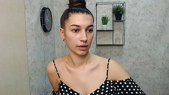 Snapshot of KarolinaRosse_ chatting on 01.14.25 KarolinaRosse online show from 01.14.25