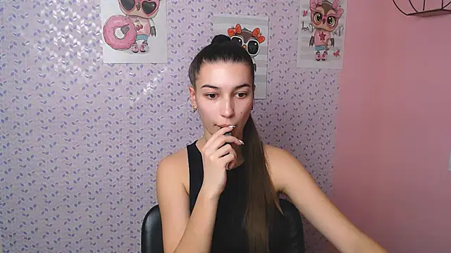Snapshot of KarolinaRosse_ chatting on 01.18.25 KarolinaRosse online show from 01.18.25