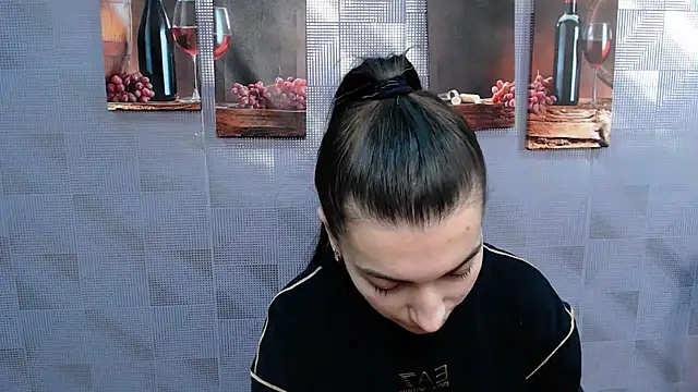 Snapshot of KarolinaRosse_ chatting on 01.24.25 KarolinaRosse online show from 01.24.25