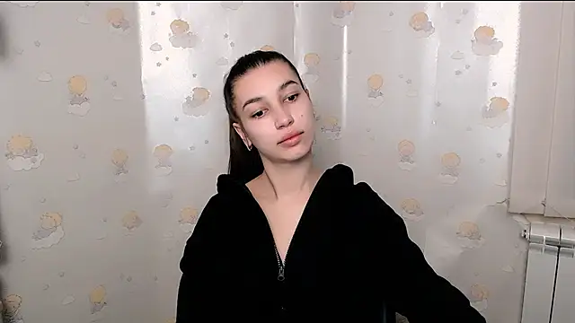 Snapshot of KarolinaRosse_ chatting on 02.04.25 KarolinaRosse online show from 02.04.25