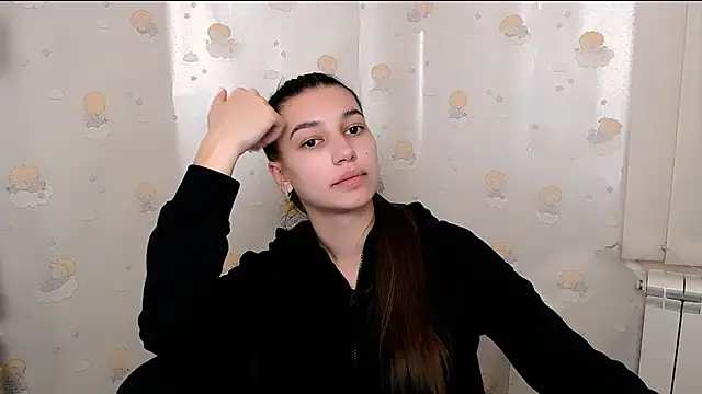 Snapshot of KarolinaRosse_ chatting on 02.04.25 KarolinaRosse online show from 02.04.25