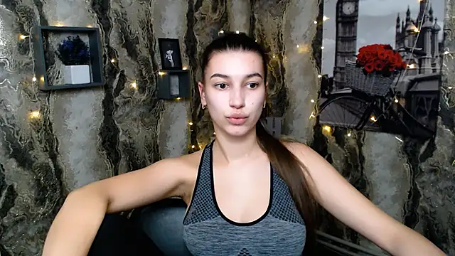 Snapshot of KarolinaRosse_ chatting on 02.05.25 KarolinaRosse online show from 02.05.25