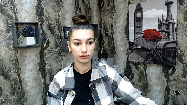Snapshot of KarolinaRosse_ chatting on 02.07.25 KarolinaRosse online show from 02.07.25