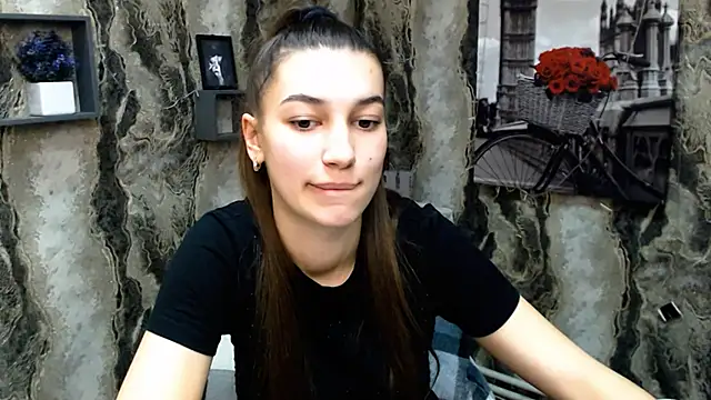 Snapshot of KarolinaRosse_ chatting on 02.07.25 KarolinaRosse online show from 02.07.25