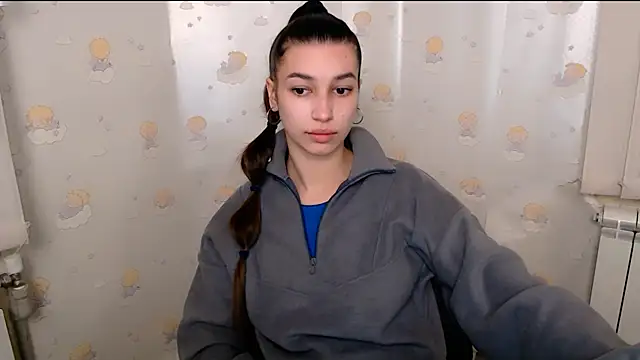 Snapshot of KarolinaRosse_ chatting on 02.08.25 KarolinaRosse online show from 02.08.25