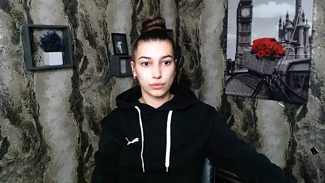 Snapshot of KarolinaRosse_ chatting on 02.10.25 KarolinaRosse online show from 02.10.25