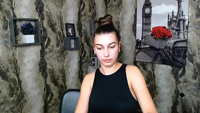 Snapshot of KarolinaRosse_ chatting on 02.10.25 KarolinaRosse online show from 02.10.25