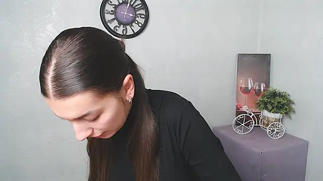 Snapshot of KarolinaRosse_ chatting on 02.13.25 KarolinaRosse online show from 02.13.25