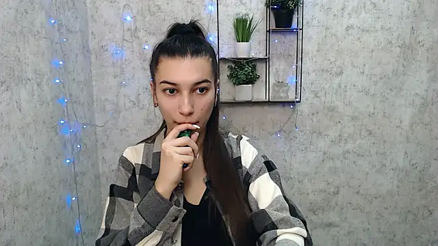 Snapshot of KarolinaRosse_ chatting on 02.17.25 KarolinaRosse online show from 02.17.25