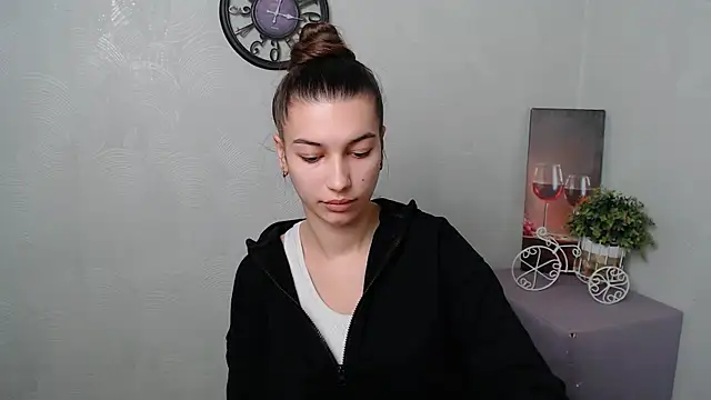 Snapshot of KarolinaRosse_ chatting on 02.19.25 KarolinaRosse online show from 02.19.25