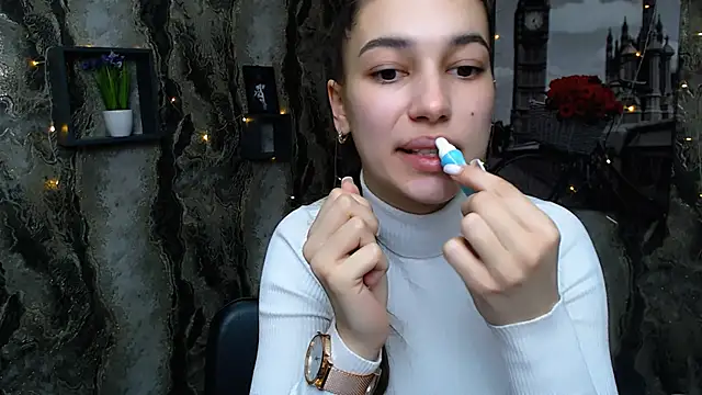 Snapshot of KarolinaRosse_ chatting on 02.21.25 KarolinaRosse online show from 02.21.25