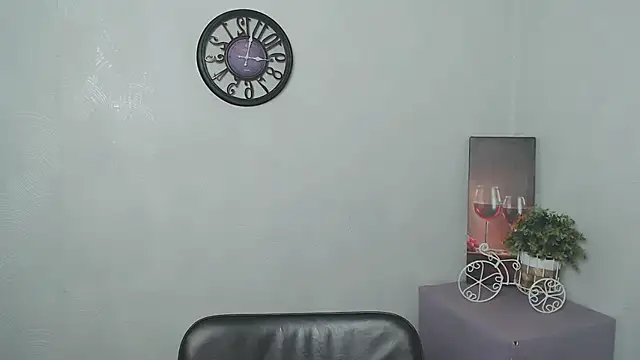 Snapshot of KarolinaRosse_ chatting on 02.23.25 KarolinaRosse online show from 02.23.25