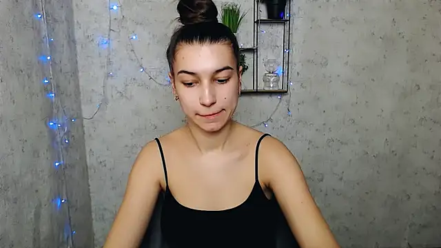 Snapshot of KarolinaRosse_ chatting on 03.02.25 KarolinaRosse online show from 03.02.25
