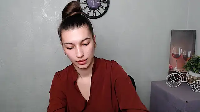 Snapshot of KarolinaRosse_ chatting on 03.03.25 KarolinaRosse online show from 03.03.25