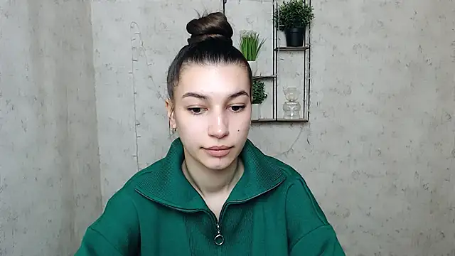 Snapshot of KarolinaRosse_ chatting on 03.08.25 KarolinaRosse online show from 03.08.25