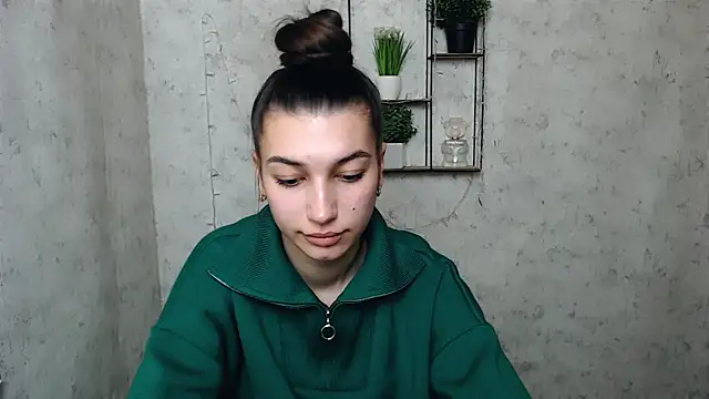 Snapshot of KarolinaRosse_ chatting on 03.08.25 KarolinaRosse online show from 03.08.25